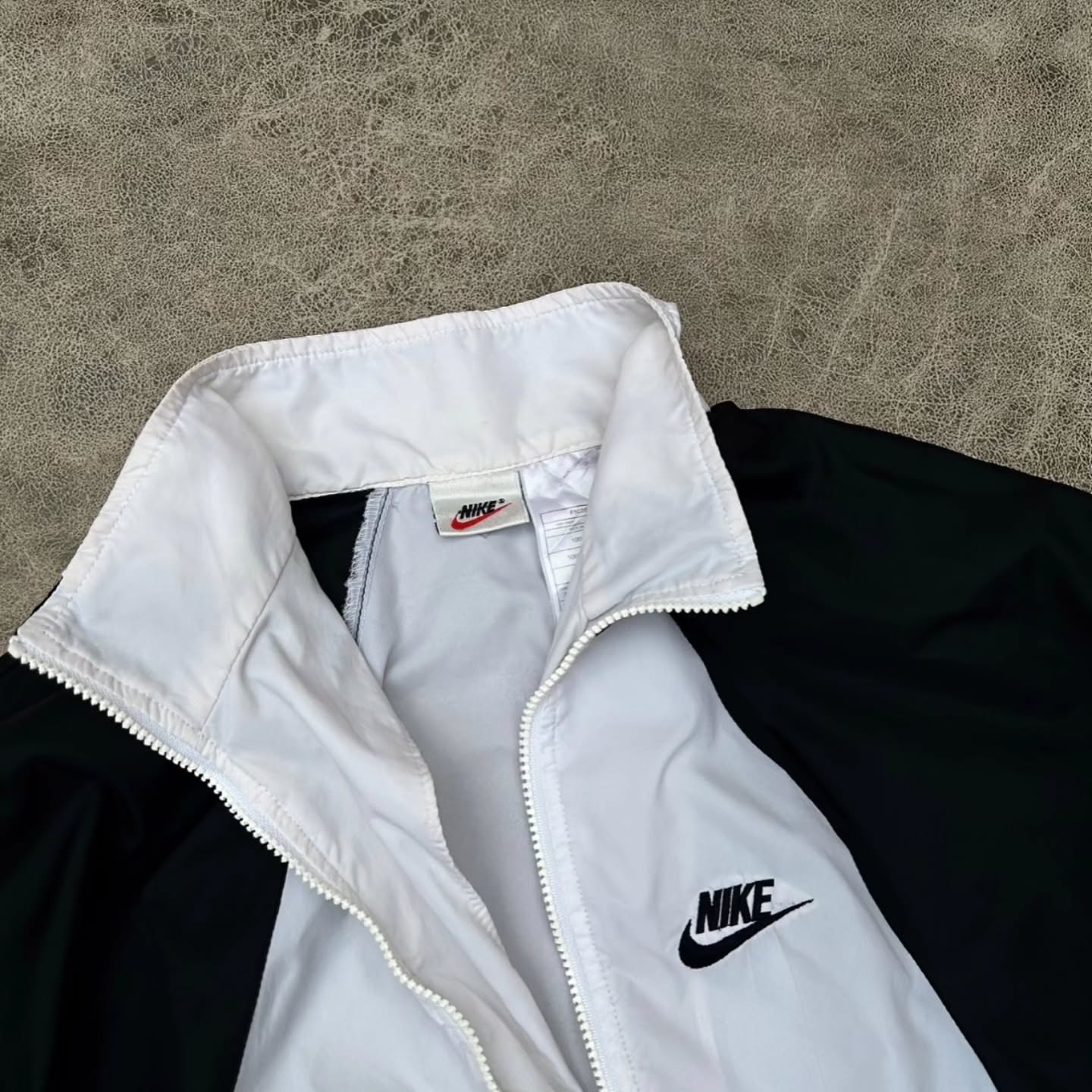 classic vintage Nike full-zip track jacket / windbreaker with a striking