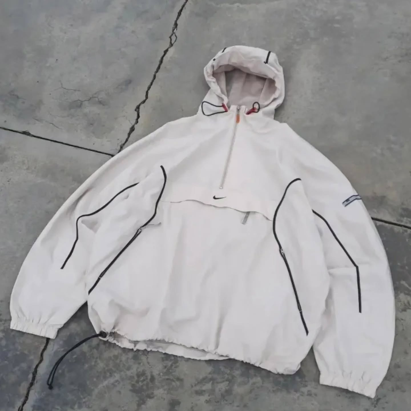 vintage Nike hooded half-zip anorak / windbreaker in a clean