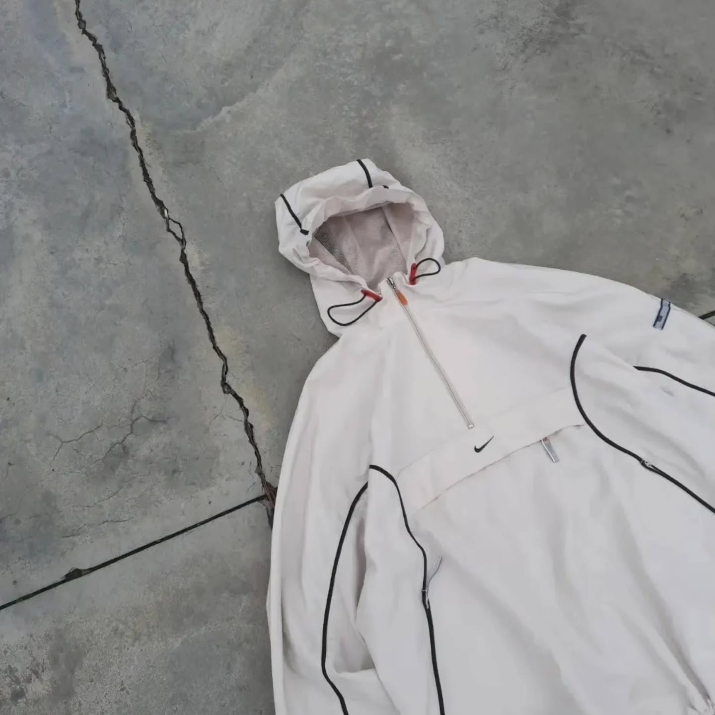 vintage Nike hooded half-zip anorak / windbreaker in a clean